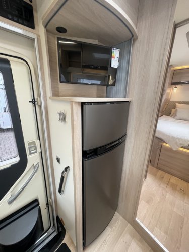 Rapido 696 F PREMIUM QUEENSBED + HEFBED FACE TO FACE CAMERA foto: 7