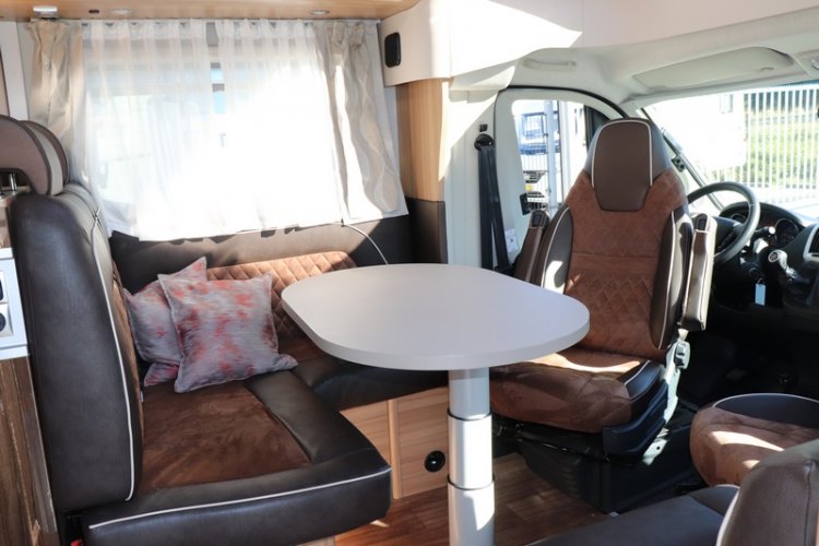 Knaus Sun TI 650 Platinum compact 6.99 m enkele bedden vlakke vloer (43  foto: 29