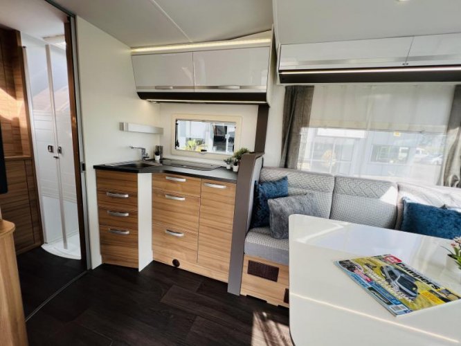 Adria Matrix Axess 600 DT Ruimtewonder Hefbed  foto: 10