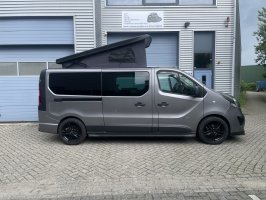 Opel Vivaro Buscamper met slaaphefdak