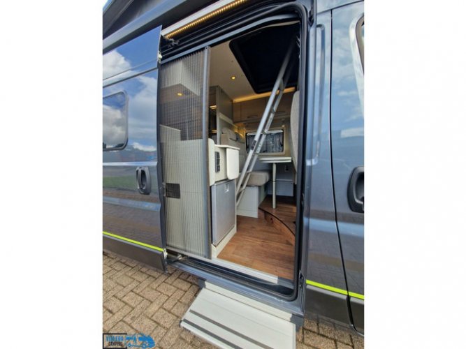 Hymer FREE 602 | Pop-up roof | Length bed | Van Star bicycle carrier photo: 1