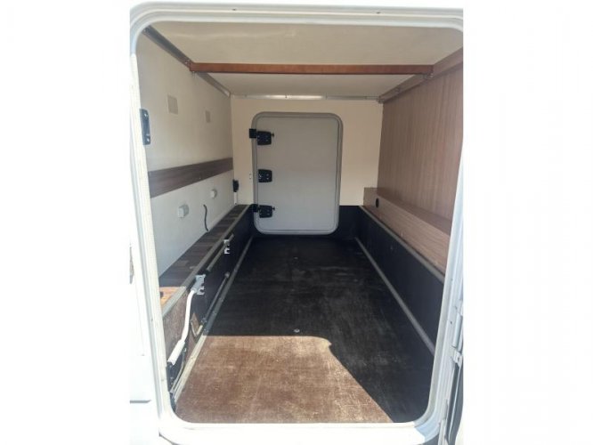 Knaus Sky Traveller 650 DG 6-Persoons Dakairco 150PK  foto: 18