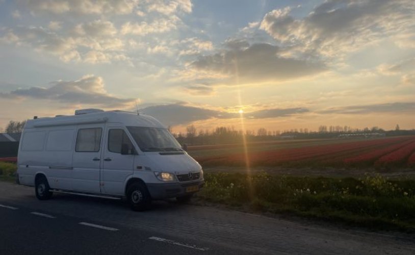 Mercedes-Benz 2 pers. Louer un camping-car Mercedes-Benz à Noordwijk ? À partir de 97 € par jour - Goboony photo : 1