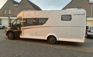 Sunlight 2 pers. Rent a Sunlight camper in Almere? From € 152 pd - Goboony
