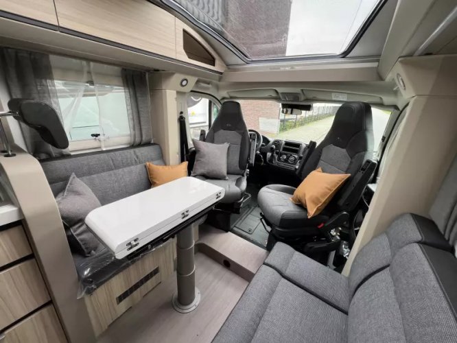 Adria Compact DL AUTOMAAT/FACE-TO-FACE 