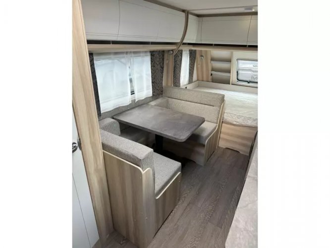 Hobby De Luxe 490 KMF 2025 | Stapelbed  foto: 15