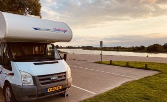 Challenger 4 pers. Louer un camping-car Challenger à Haaksbergen ? À partir de 73 € par jour - Goboony
