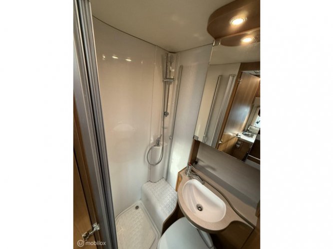 Knaus van i650 Meg platinum selection met gunstige km stand foto: 15