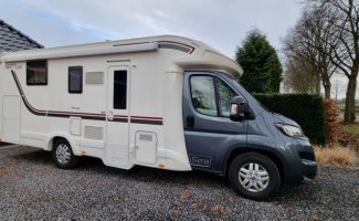 Peugeot 5 pers. Rent a Peugeot camper in Stramproy? From €91 pd - Goboony