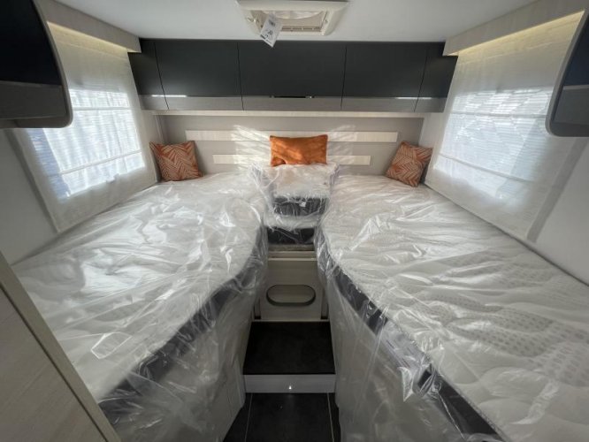 Chausson Titanium Ultimate 777 met hefbed  foto: 20