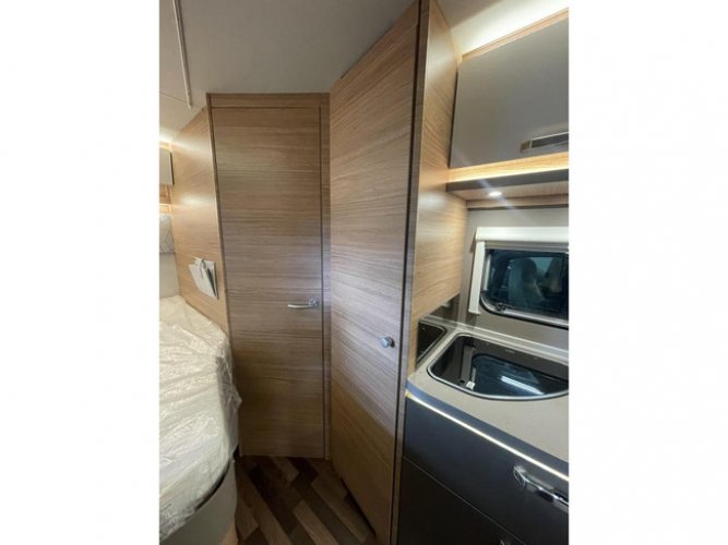 Weinsberg CaraSuite 650 MF 5 gordels, met hefbed foto: 7