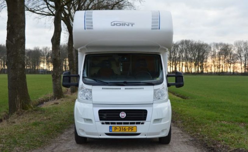 Fiat 6 pers. Rent a Fiat camper in Staphorst? From € 87 pd - Goboony photo: 1