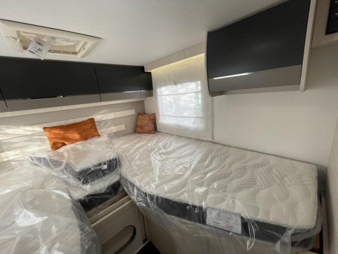 Chausson Titanium Ultimate 777 met hefbed  foto: 22