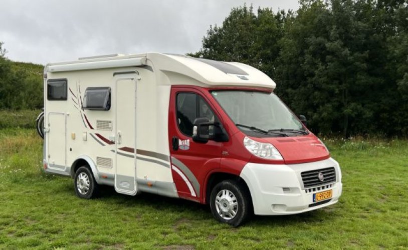 McLouis 3 pers. Rent a McLouis motorhome in Someren? From € 102 pd - Goboony photo: 1