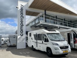 Adria COMPACT PLUS DL ENKELE BEDDEN FACE TO FACE XXL-SKYROOF