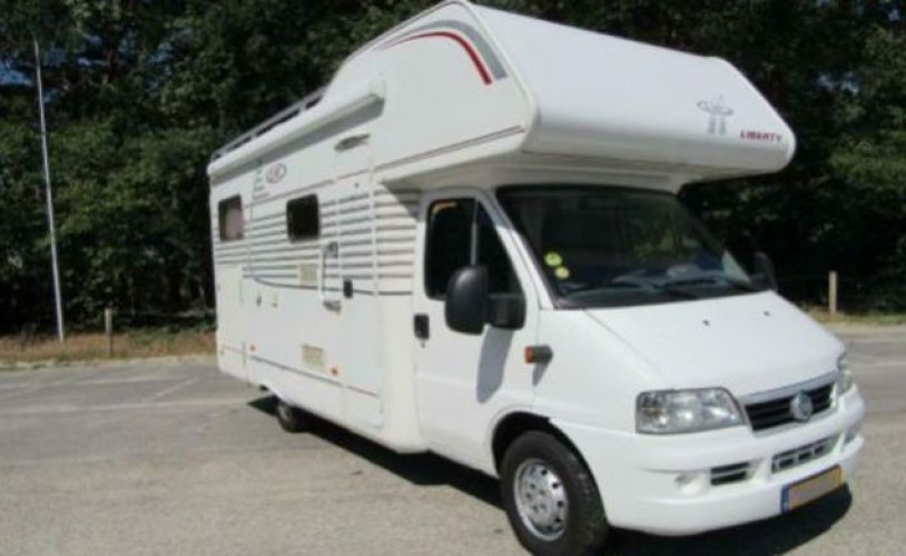 LMC 4 pers. Rent a LMC camper in Goirle? From € 75 pd - Goboony photo: 0