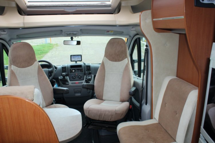 Chausson   78  EB   2.3  MultiJet  130 PK , Half-integraal.  Queens-bed verstelbaar , Draaistoelen voor . Bj 2012 Marum (Groningen)