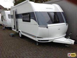 Hobby De Luxe 460 SFF with Cassette awning