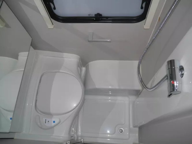 Adria Adora 542 UL aktie € 1500.-korting  foto: 14