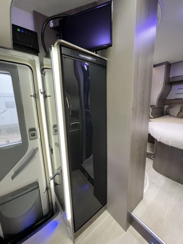 Chausson Titanium 708 AUTOMAAT QUEENSBED+HEFBED LUCHTVERING foto: 8