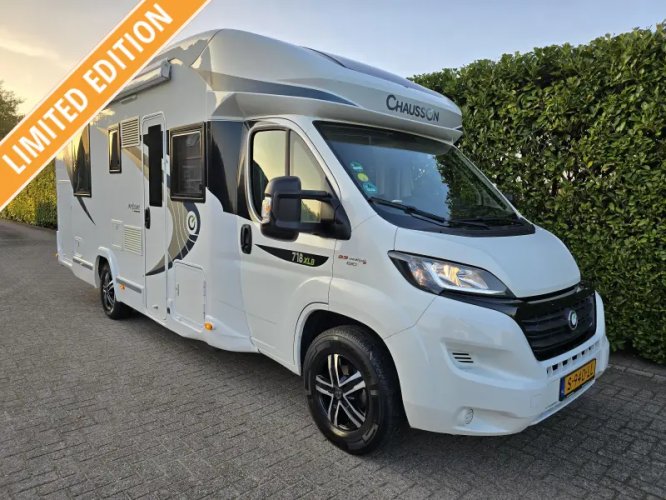 Chausson 718 XLB Queensbed Hefbed Luifel  hoofdfoto: 1