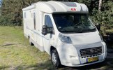 Adria Mobil 3 pers. Vous souhaitez louer un camping-car Adria Mobil à Overloon ? A partir de 78 € p.j. - Photo Goboony : 2