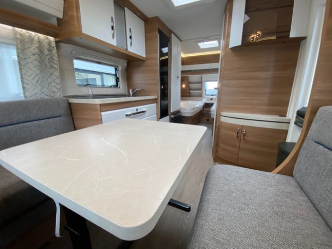 Hobby De Luxe 540 UL ALS NIEUW ENKELE BEDDEN INCLUSIEF STALLING foto: 20