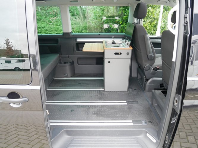 Volkswagen T6 Multivan, DSG Automaat, Buscamper met Easy fit Slaaphefdak!! foto: 6
