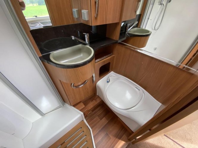 Hymer S 674 sl Lengtebedden  foto: 7