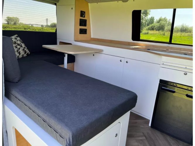 Volkswagen Transporter T5 Buscamper nieuw interieur  foto: 6