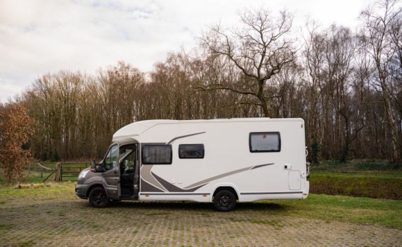 Ford 4 pers. Louer un camping-car Ford à Klazienaveen ? À partir de 91 € par jour - Goboony photo : 0