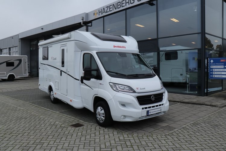 Compacte Dethellfs T 6812 EB Just 90 voorzien van krachtige Fiat 140 pk en enkele lengte bedden 2021 (77 