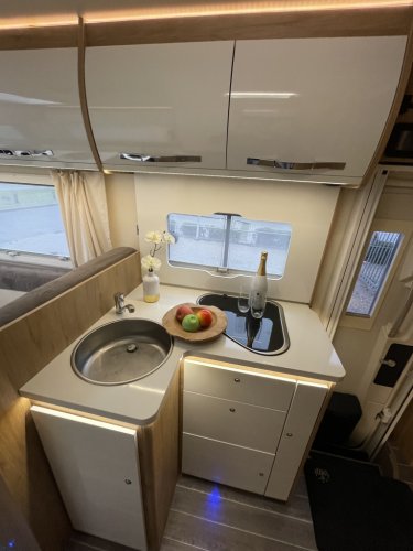 Adria CI HORON 74MH STAPELBED+HEFBED 6-PERSOONS LEVELSYSTEEM foto: 7