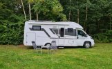 Adria Mobil 3 pers. Vous souhaitez louer un camping-car Adria Mobil à Hoogeveen ? A partir de 152 € par jour - Goboony photo : 2