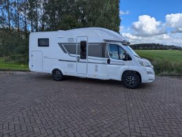 Adria Matrix Axess 650 SL enkele bedden lengtebedden