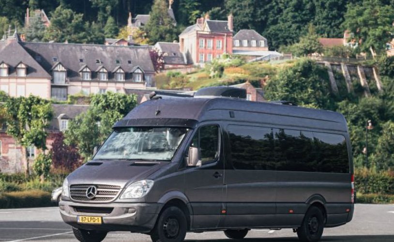 Mercedes Benz 4 pers. Rent a Mercedes-Benz motorhome in Schellinkhout? From € 78 pd - Goboony photo: 1