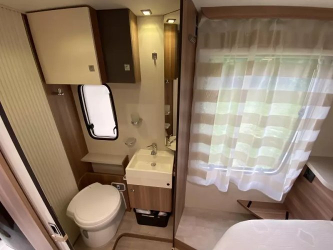 Chausson Flash 718 EB 2015 Queensbed Hefbed  foto: 16