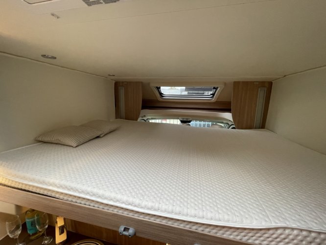 Bürstner Limited T 726G ENKELE BEDDEN + HEFBED ELEKTRISCH