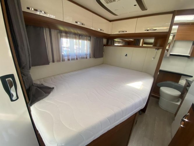 Hobby Optima De Luxe 70 T F Frans bed XXL badkamer  foto: 5