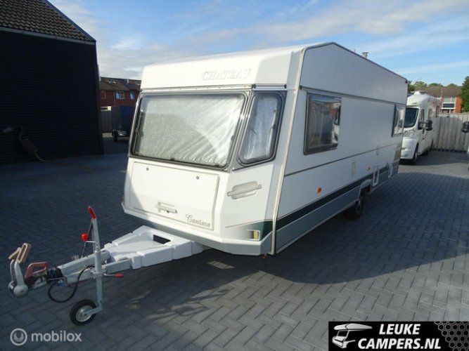 Chateau Cantara 520 C met een rondzit grote tent en luifel