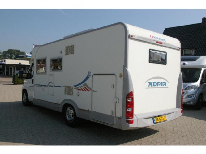 Adria Coral S 680 SP Dwarsbed, XXL Garage 