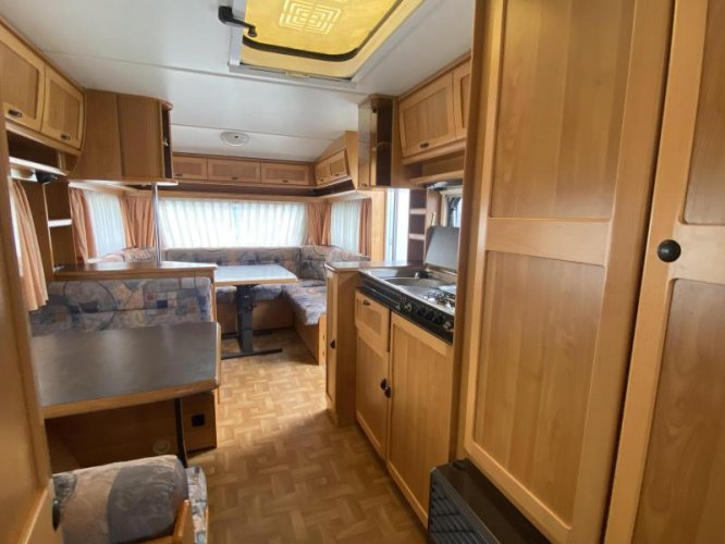 Hymer Eriba Nova 650 HTD Rondzit M dinette vastbed  foto: 9