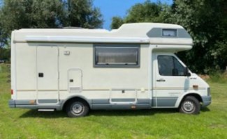 Karmann 5 pers. Louer un camping-car Karmann à Dordrecht ? À partir de 97 € par jour - Goboony