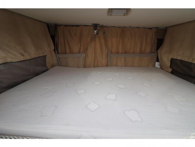 Challenger Genesis 398 EB Queensbed Hefbed Air  foto: 22