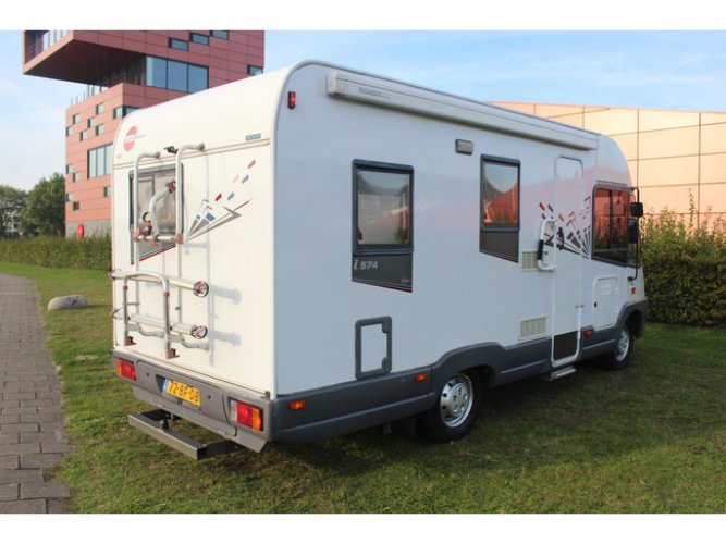 Fiat 230 Burstner 2.5 Tdi 116 PK, Motorairco, Frans bed / vast bed. foto: 13