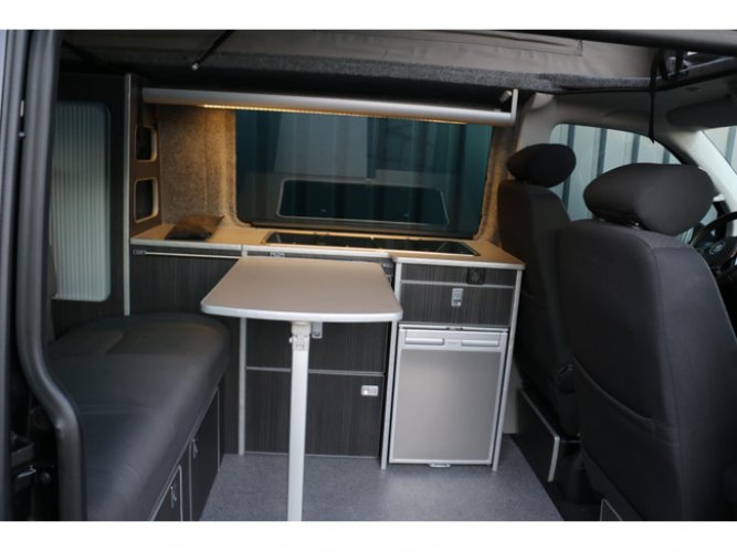 Volkswagen Multivan camper, DSG automaat, 4 slaapplaatsen, airco, cruise, California look foto: 19