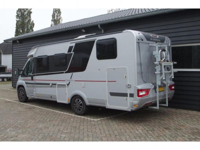 Adria Coral halfintegraal camper 