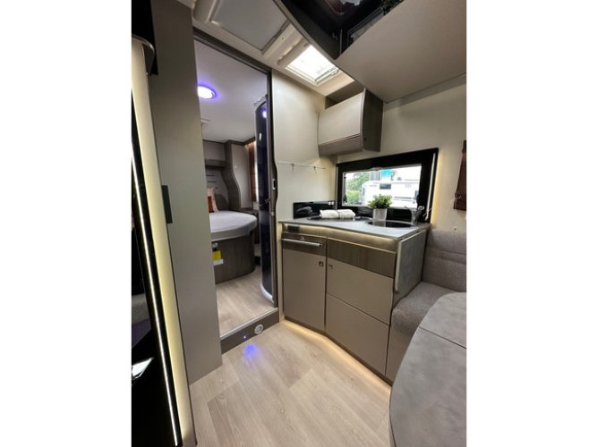 Challenger 308 Graphite Automaat 170pk Queensbed foto: 16