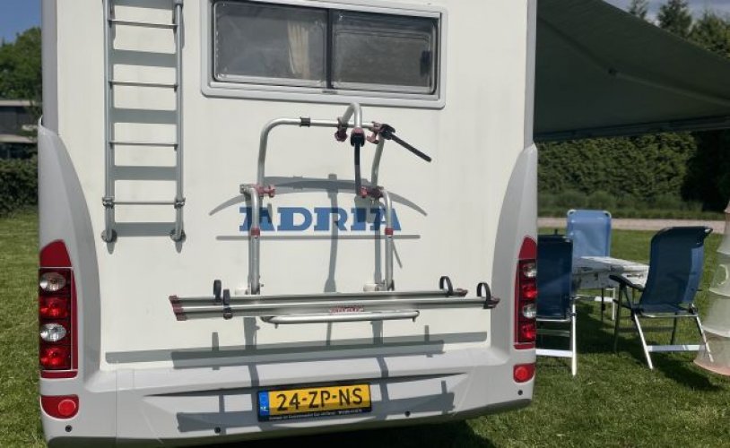 Adria Mobil 5 pers. Adria Mobil camper huren in Rosmalen? Vanaf € 86 p.d. - Goboony foto: 1