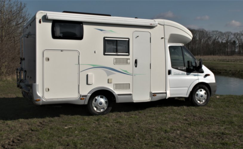 Chausson 3 pers. Rent a Chausson motorhome in Heeten? From € 97 pd - Goboony photo: 0